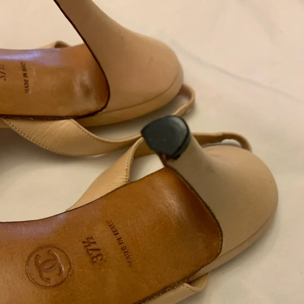 CHANEL lambskin logo sling back sandals - Picture 11 of 16